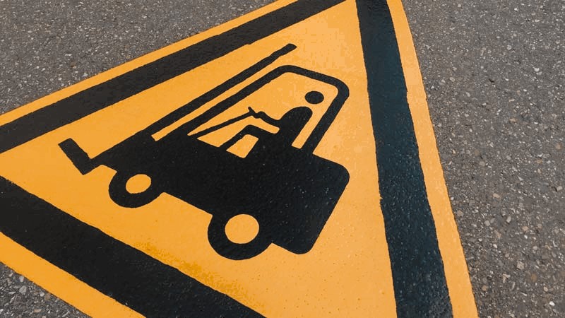 Bodenmarkierungen – Sicherheit und Ordnung in Hallen Bodenmarkierungen in Hallen sorgen für Sicherheit und Ordnung in Produktions- und Lagerbereichen